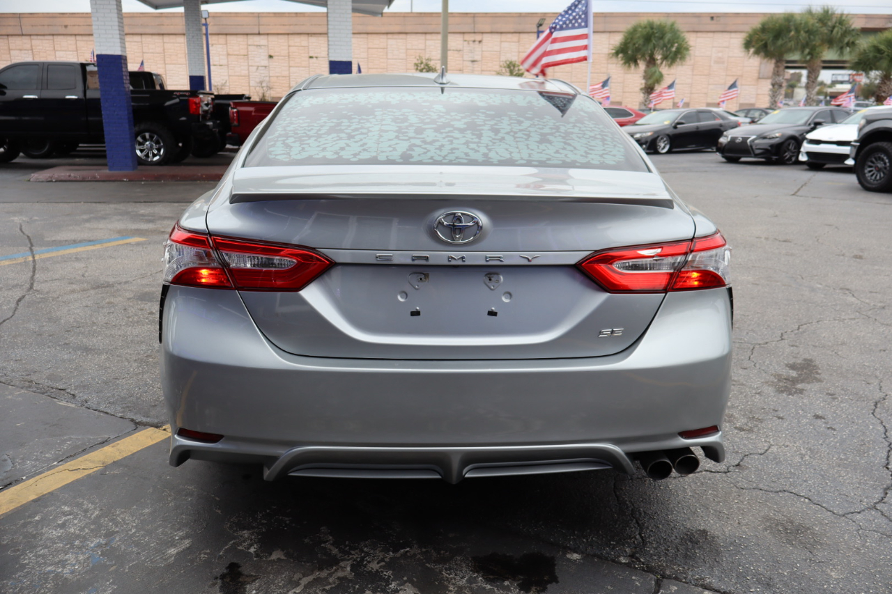 Toyota Camry SE Auto (Natl) 2020