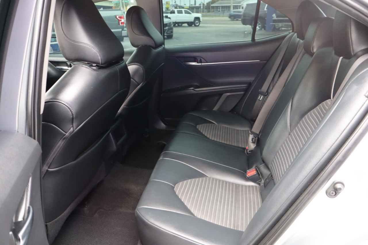 Toyota Camry SE Auto (Natl) 2020