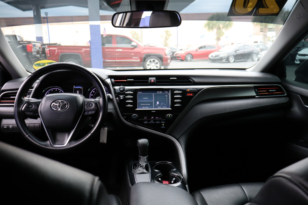 Toyota Camry SE Auto (Natl) 2020