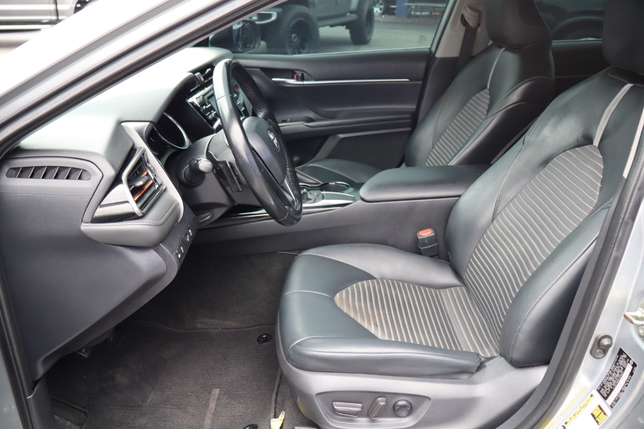 Toyota Camry SE Auto (Natl) 2020