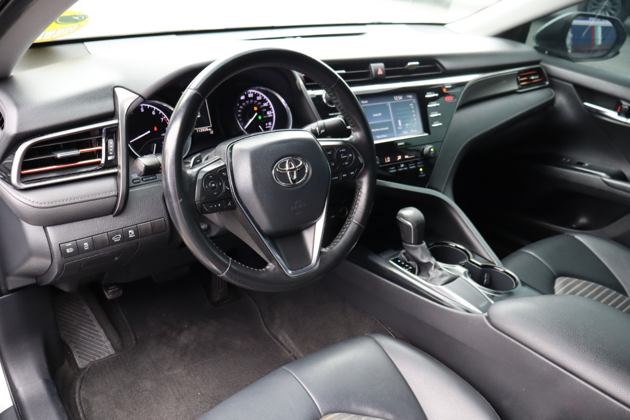 Toyota Camry SE Auto (Natl) 2020