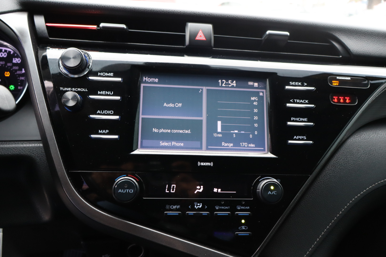 Toyota Camry SE Auto (Natl) 2020