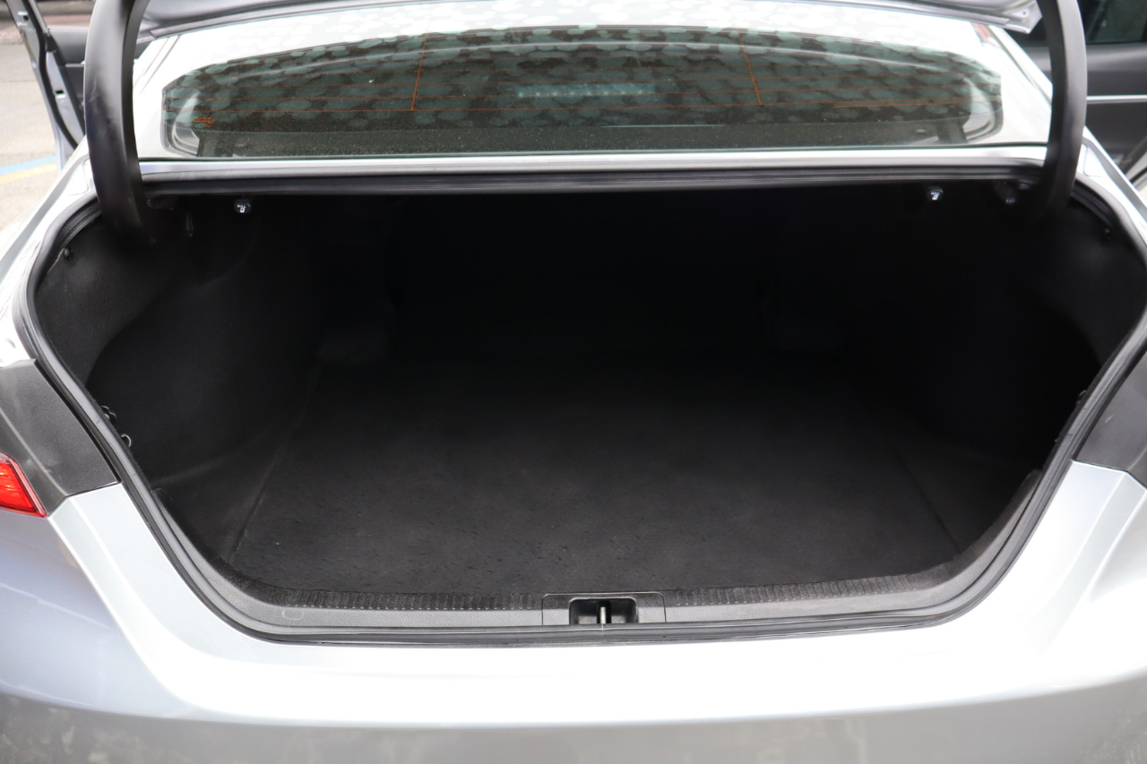 Toyota Camry SE Auto (Natl) 2020