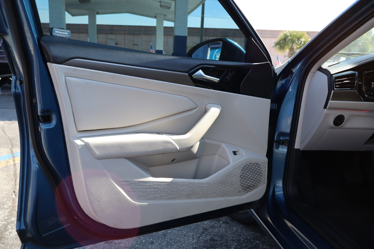 Volkswagen Jetta SEL Premium Auto w/CWP/ULEV 2019