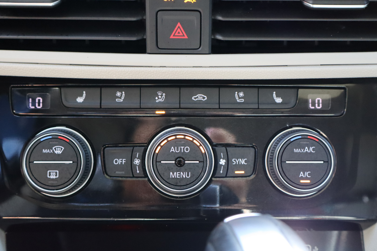 Volkswagen Jetta SEL Premium Auto w/CWP/ULEV 2019