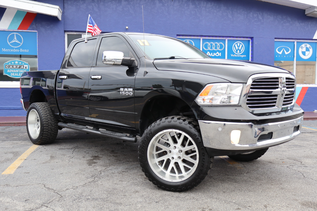 RAM 1500 Big Horn 4x4 Crew Cab 5'7" Box 2017