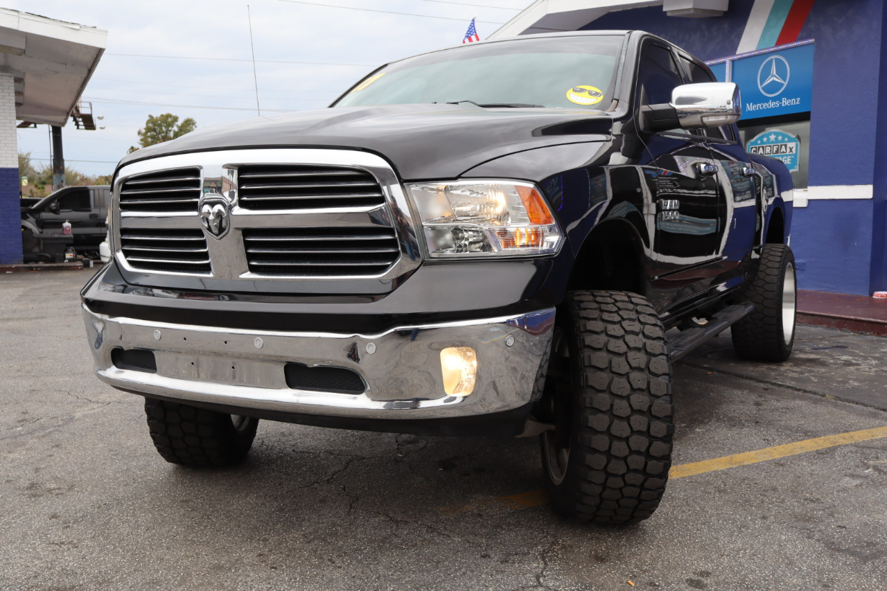 RAM 1500 Big Horn 4x4 Crew Cab 5'7" Box 2017