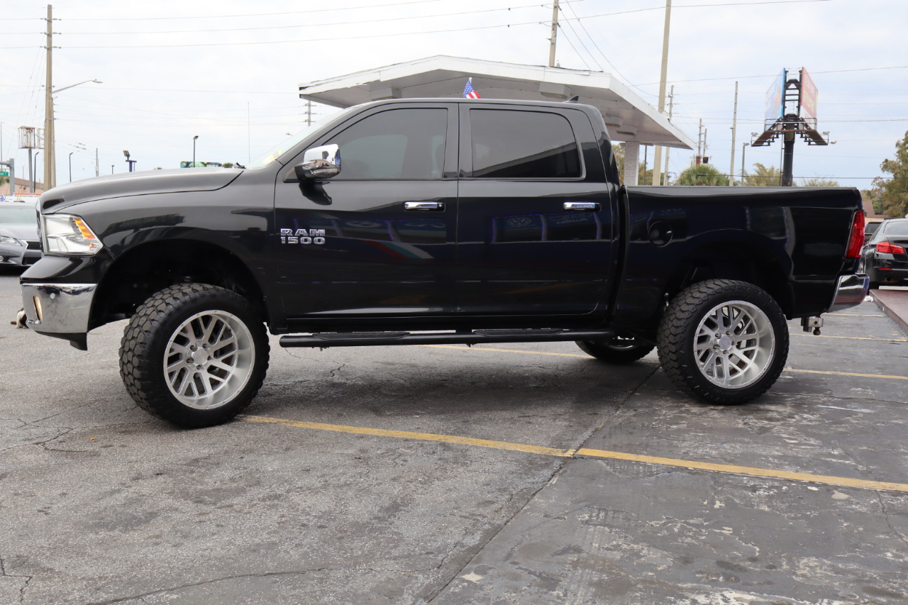 RAM 1500 Big Horn 4x4 Crew Cab 5'7" Box 2017