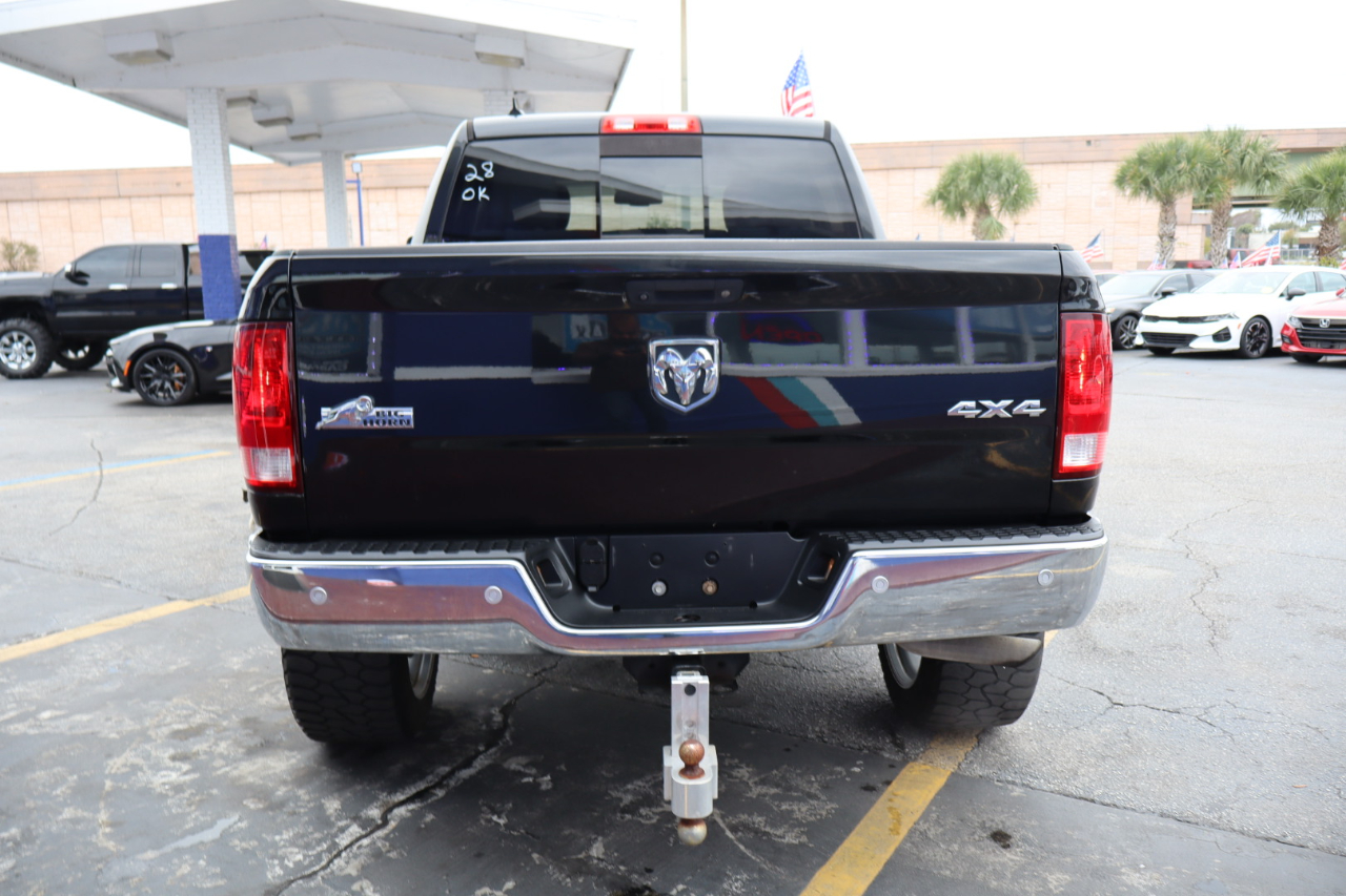 RAM 1500 Big Horn 4x4 Crew Cab 5'7" Box 2017