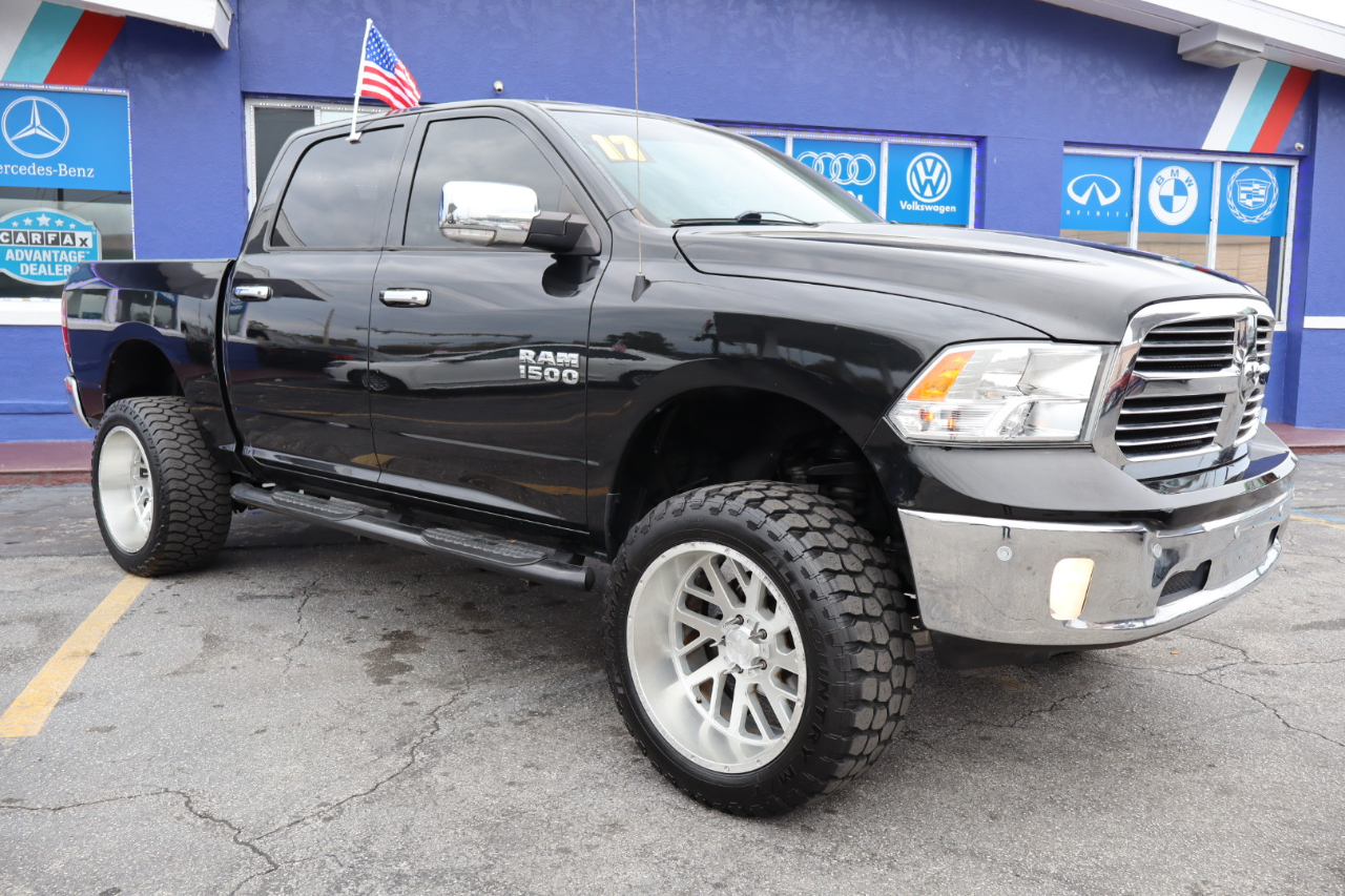 RAM 1500 Big Horn 4x4 Crew Cab 5'7" Box 2017