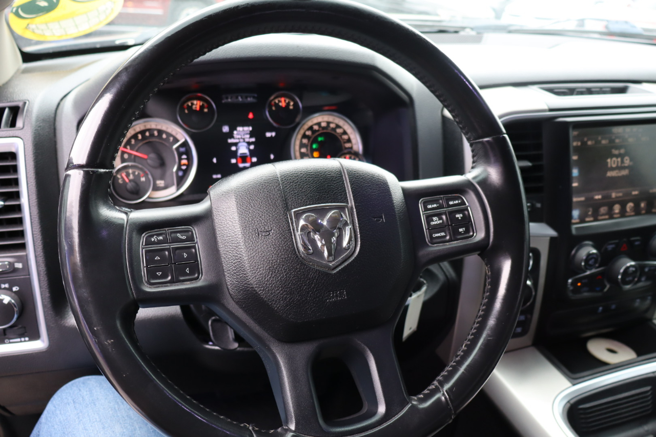 RAM 1500 Big Horn 4x4 Crew Cab 5'7" Box 2017