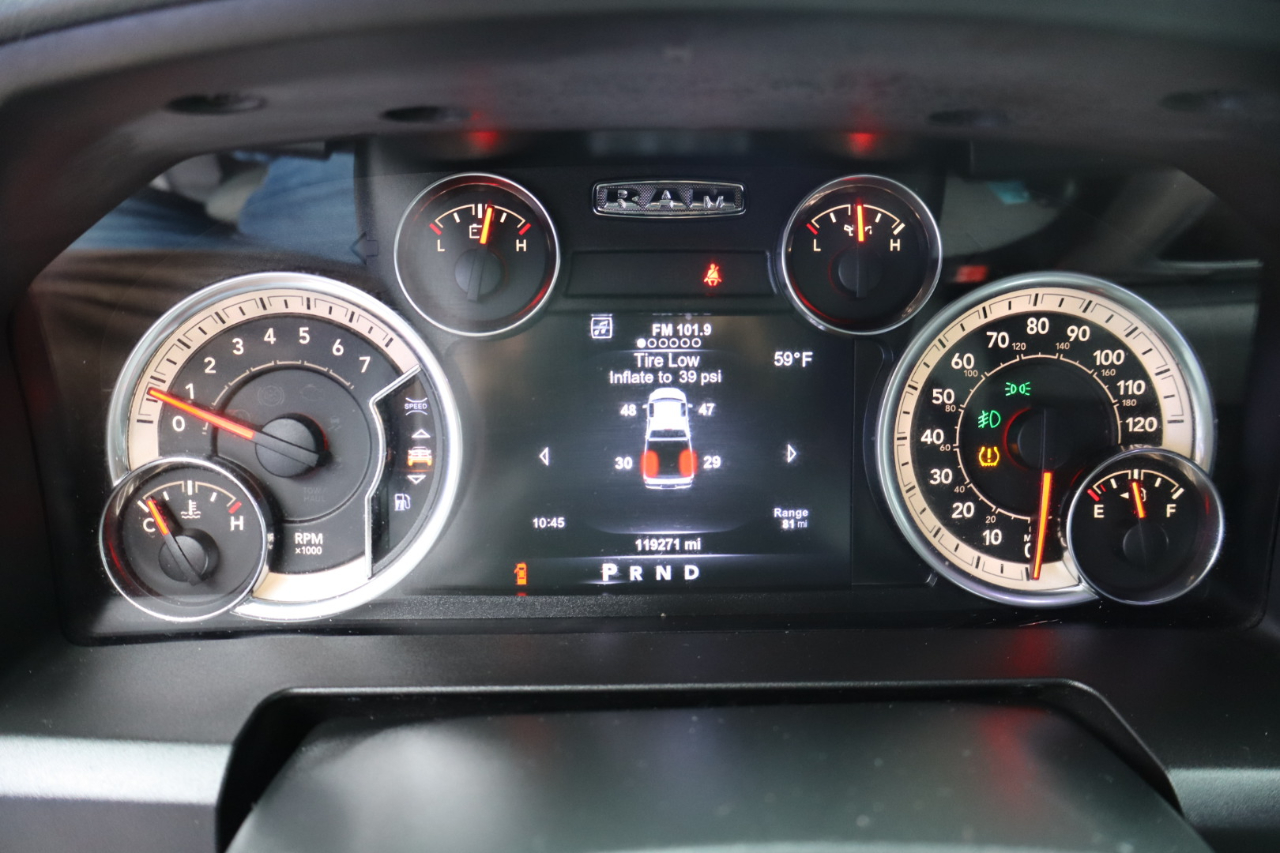 RAM 1500 Big Horn 4x4 Crew Cab 5'7" Box 2017