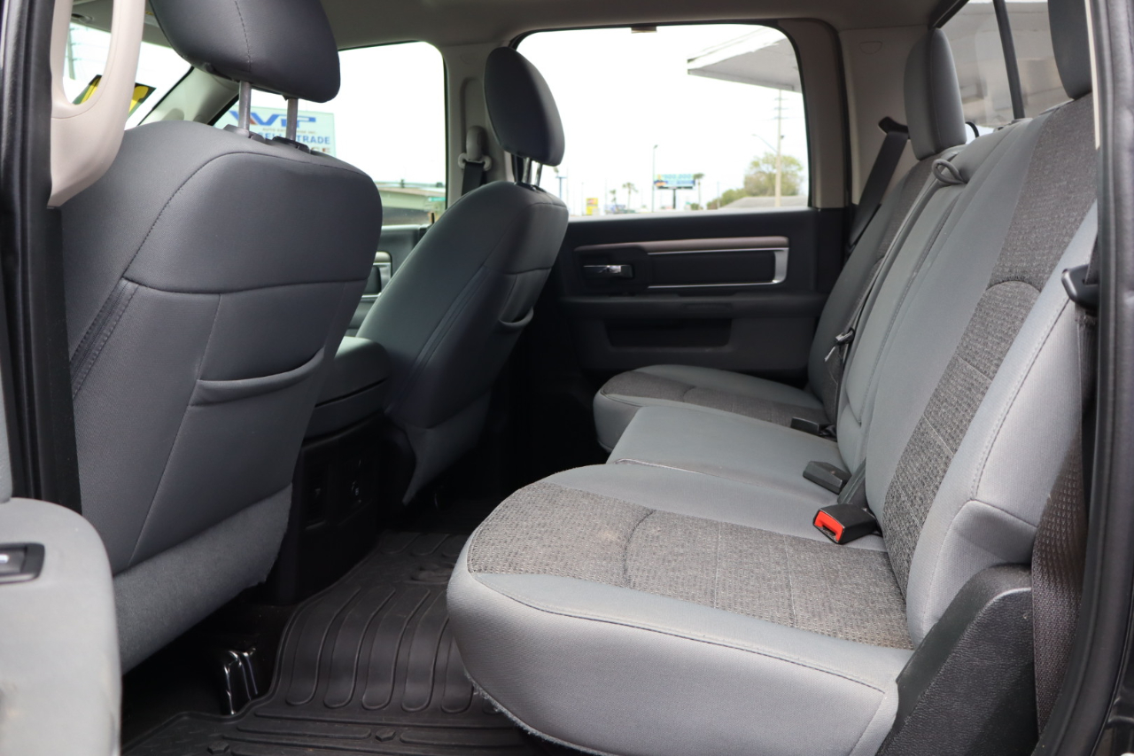 RAM 1500 Big Horn 4x4 Crew Cab 5'7" Box 2017