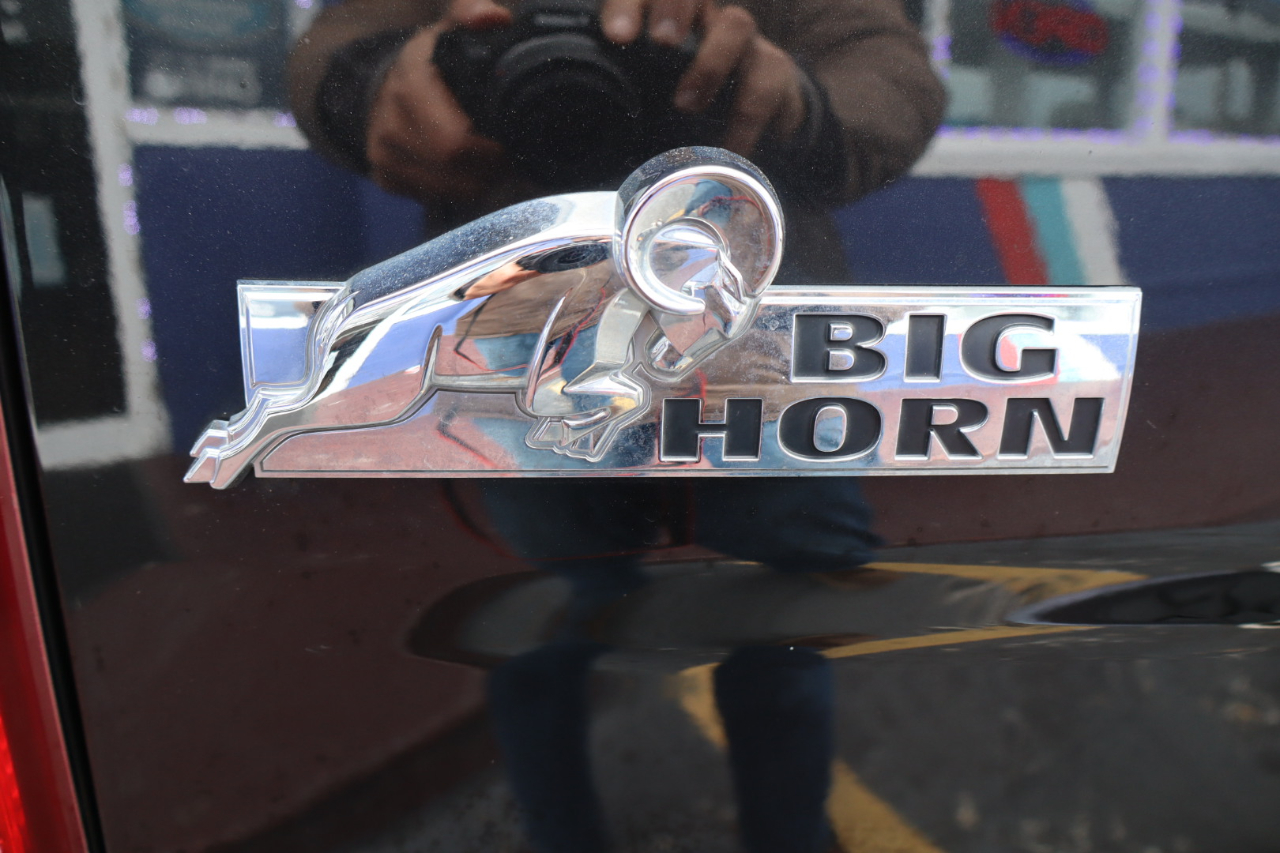 RAM 1500 Big Horn 4x4 Crew Cab 5'7" Box 2017