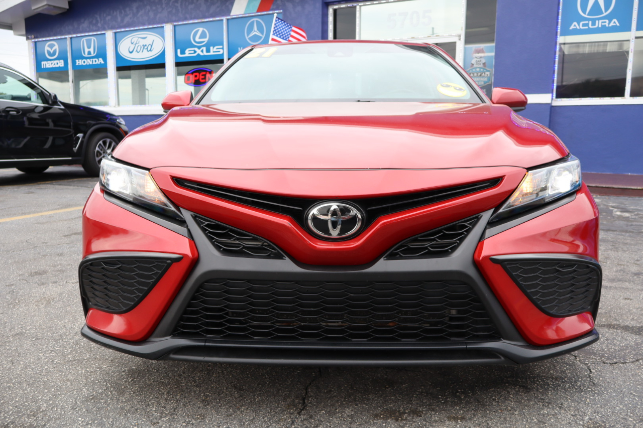 Toyota Camry SE Auto (Natl) 2021