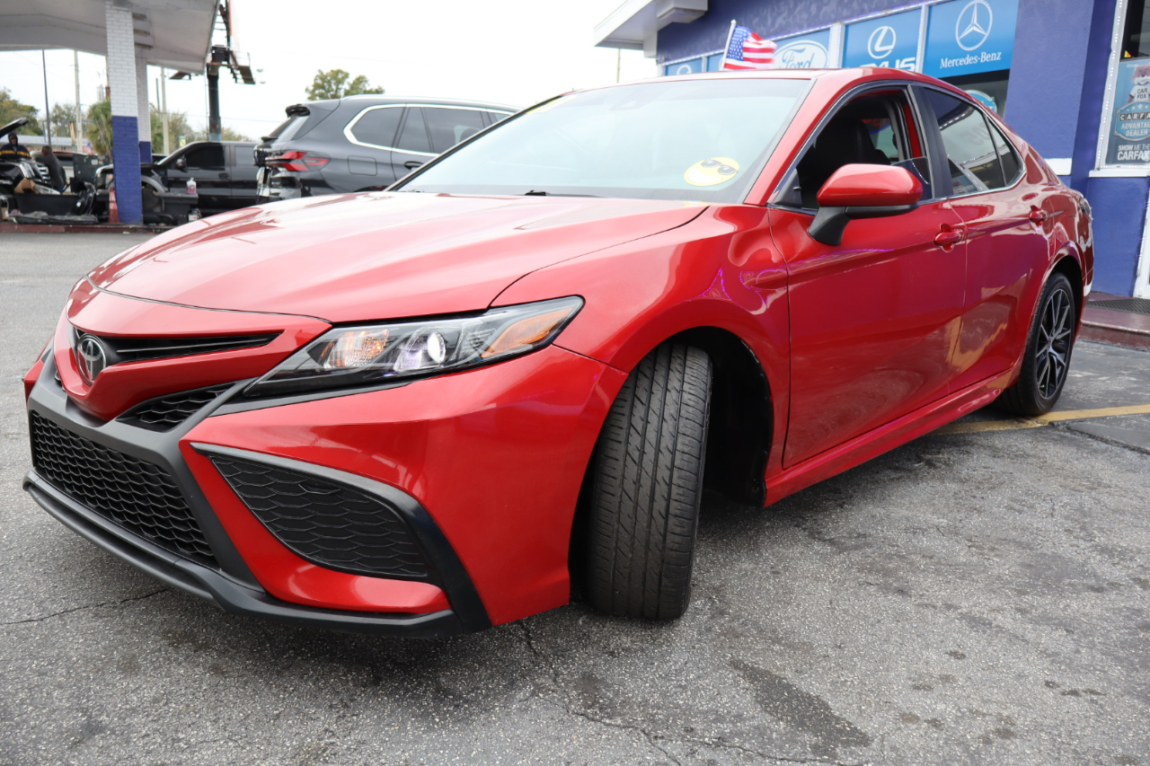 Toyota Camry SE Auto (Natl) 2021