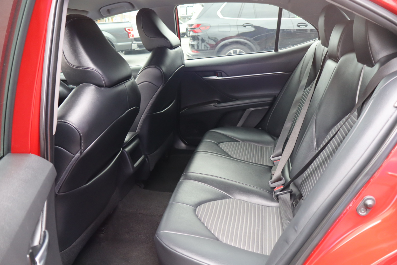 Toyota Camry SE Auto (Natl) 2021