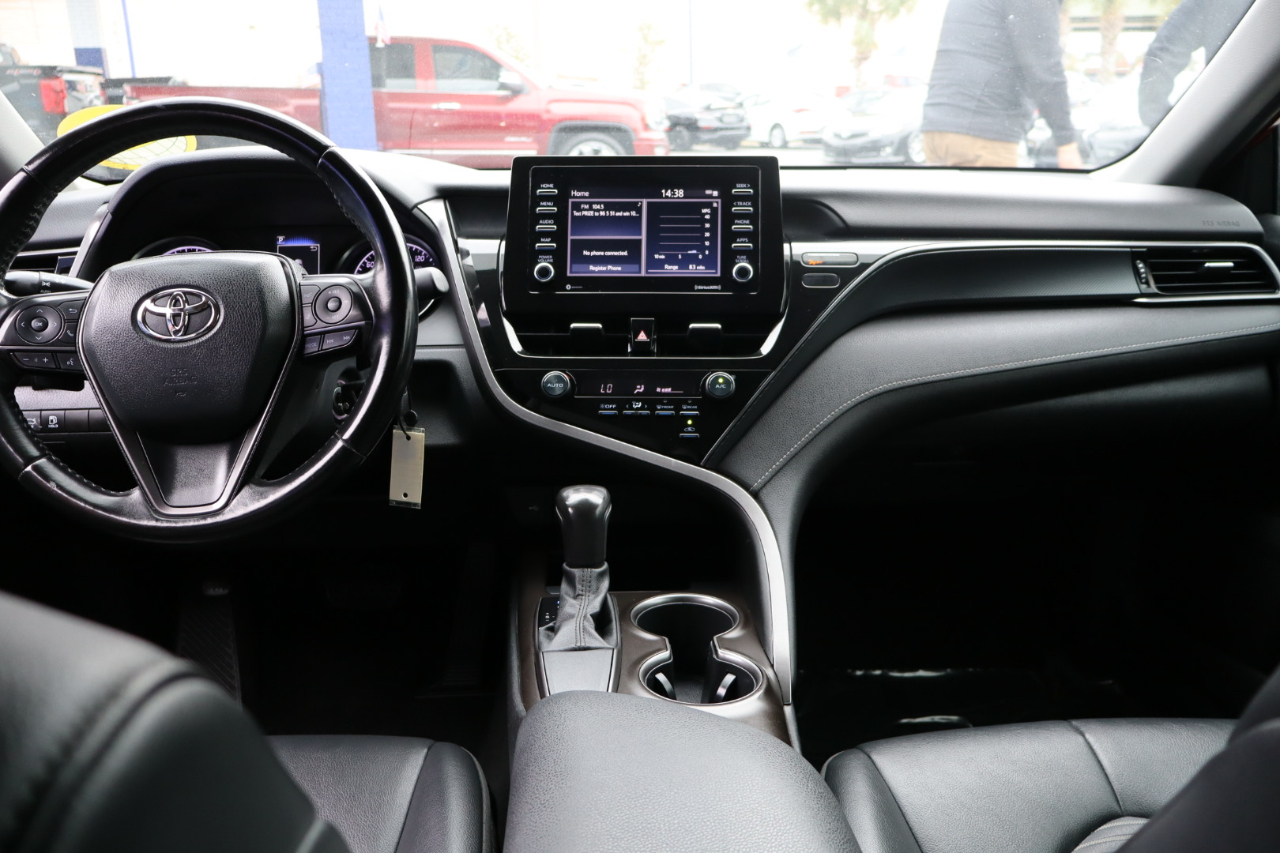 Toyota Camry SE Auto (Natl) 2021