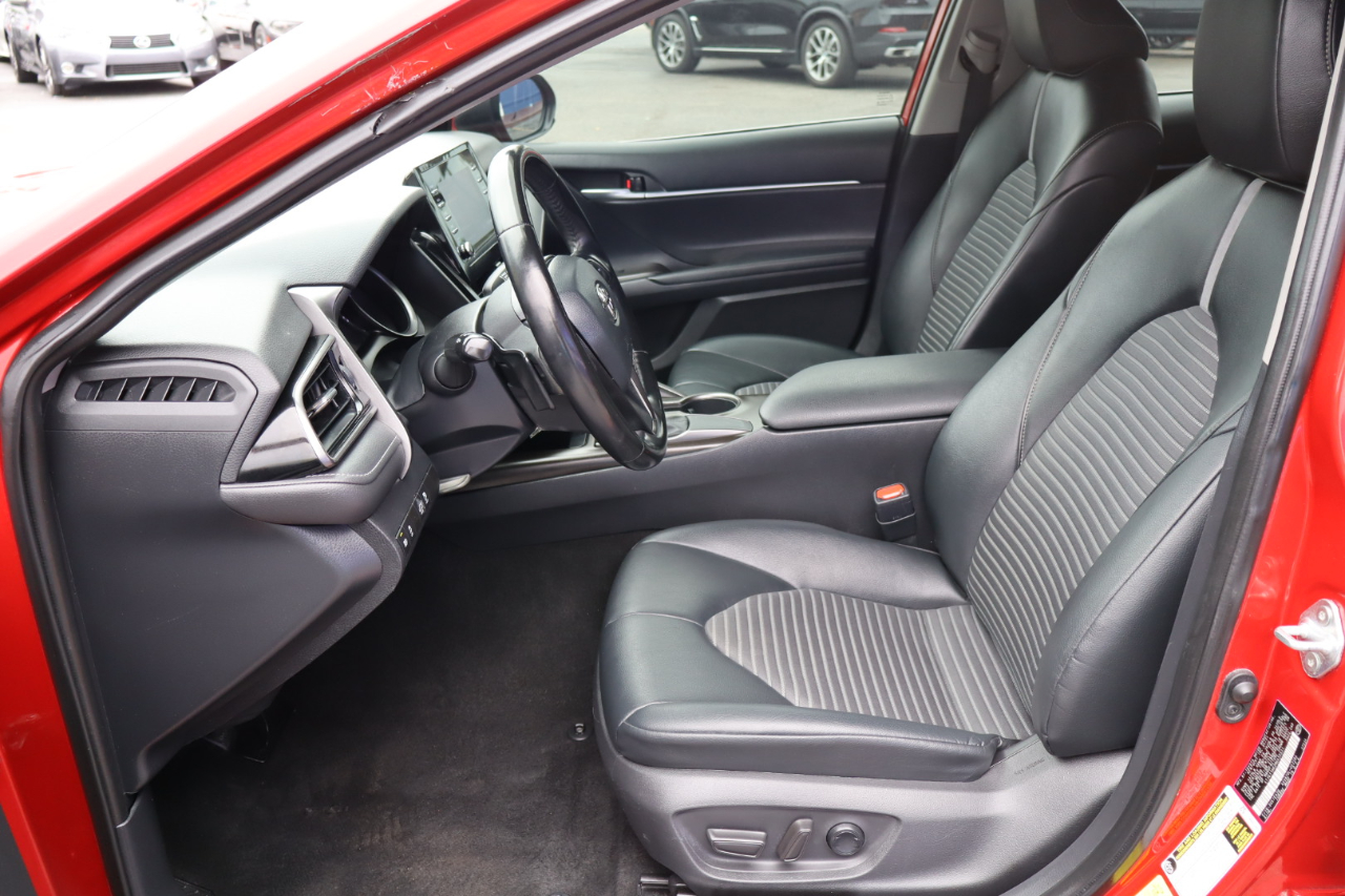 Toyota Camry SE Auto (Natl) 2021