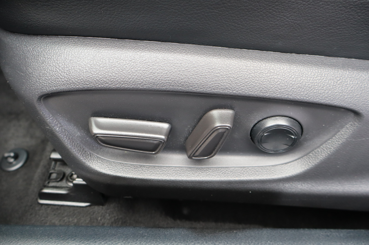 Toyota Camry SE Auto (Natl) 2021