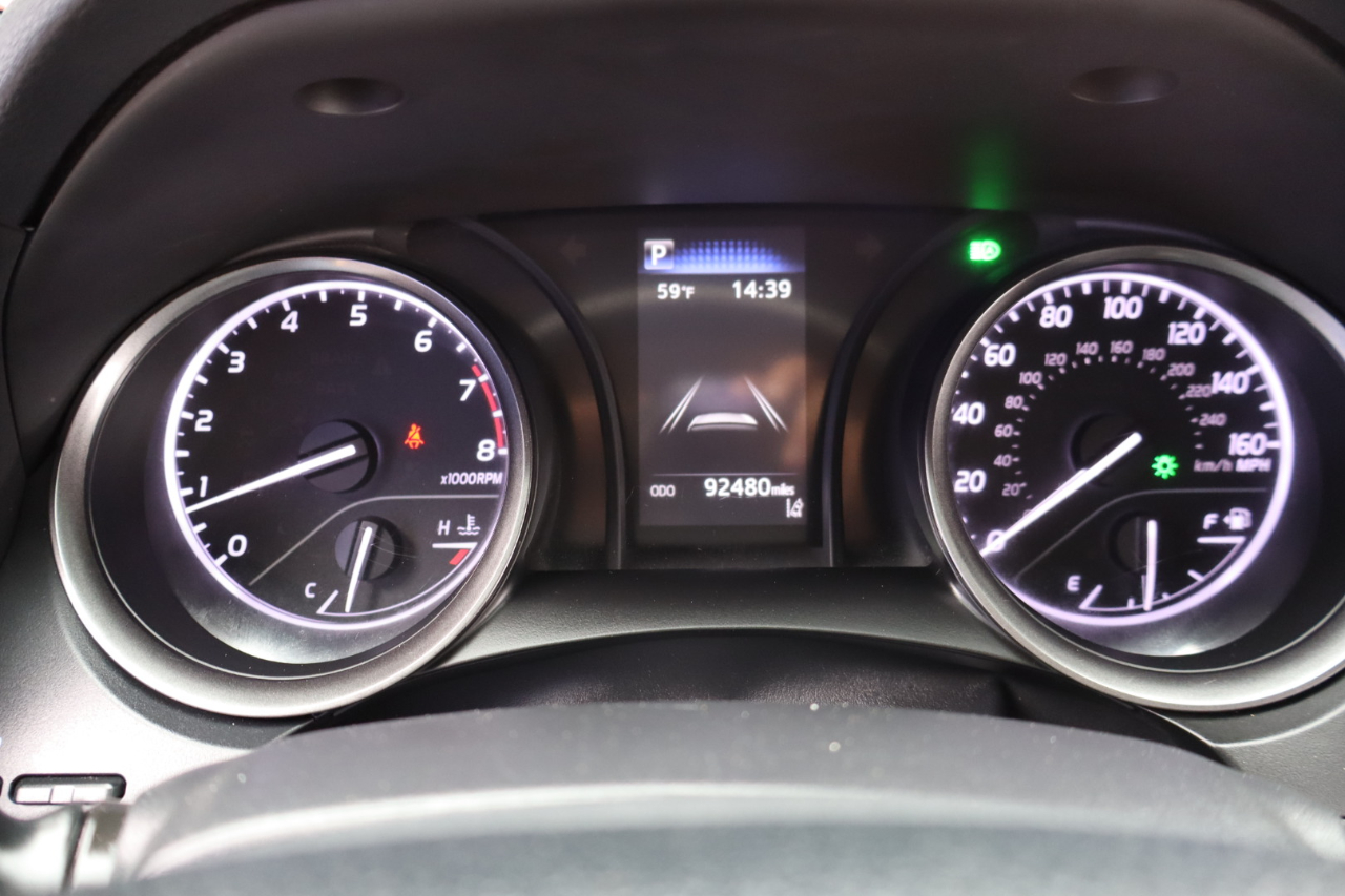 Toyota Camry SE Auto (Natl) 2021