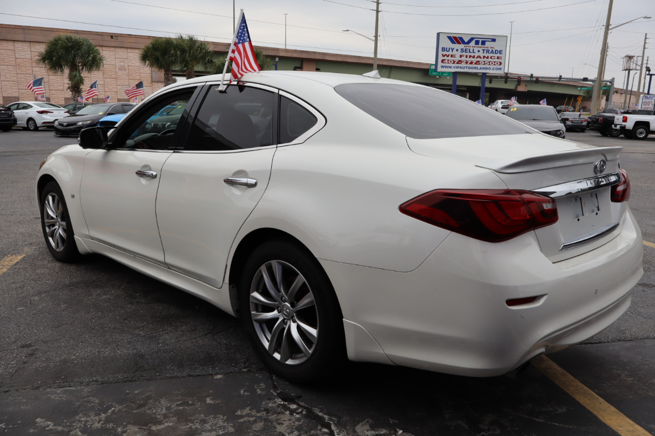 Infiniti Q70 3.7 LUXE RWD 2018