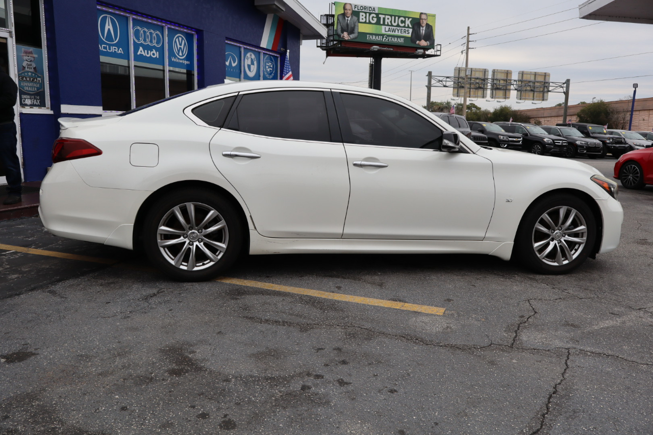 Infiniti Q70 3.7 LUXE RWD 2018