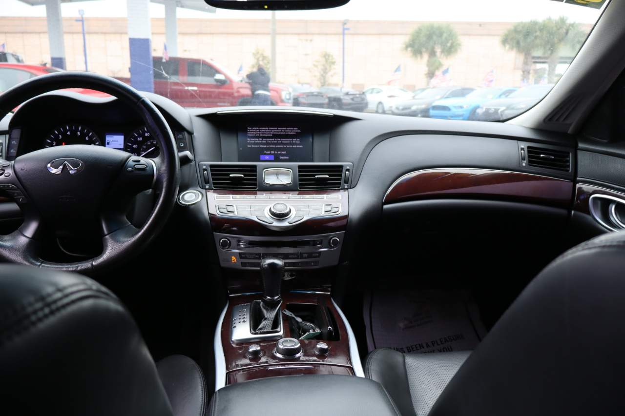 Infiniti Q70 3.7 LUXE RWD 2018