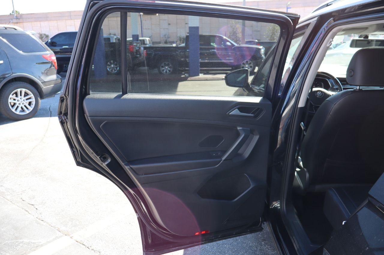 Volkswagen Tiguan 2.0T SEL R-Line Black FWD 2019