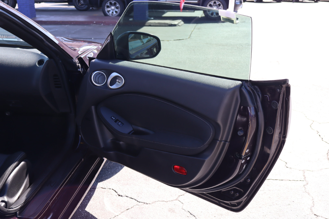 Nissan 370Z 2dr Cpe Auto NISMO Tech 2016