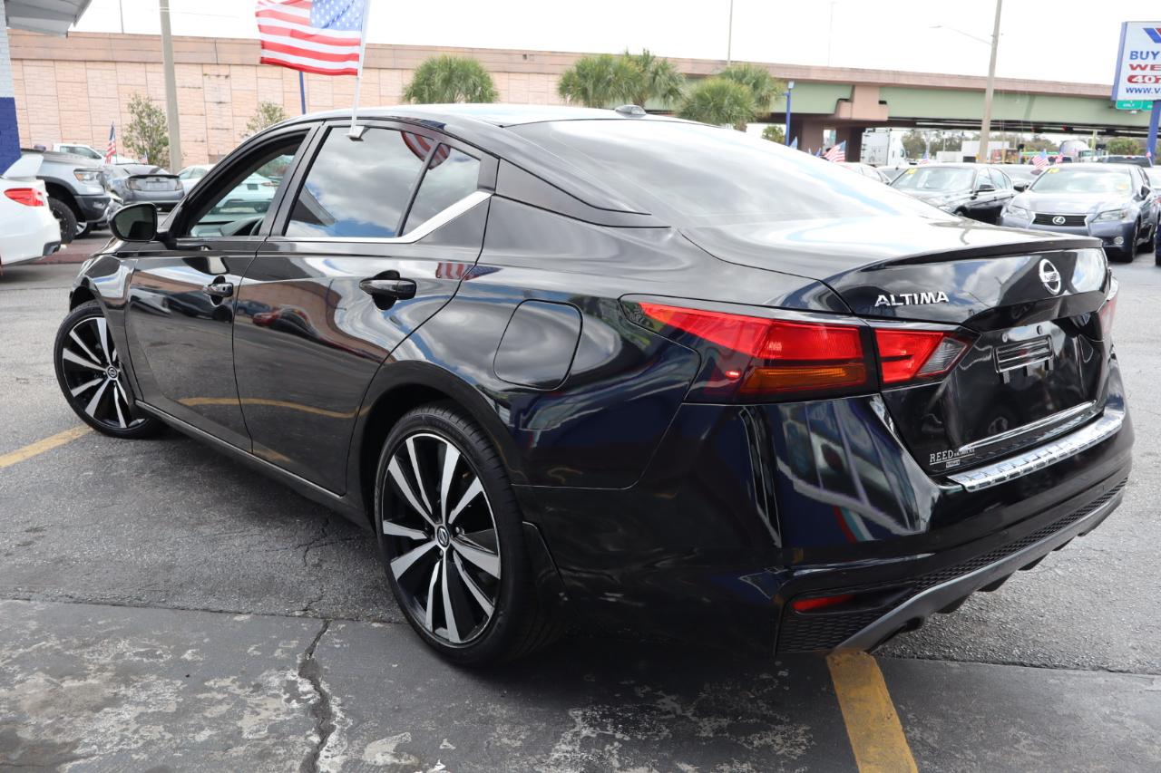 Nissan Altima 2.5 SR Sedan 2022