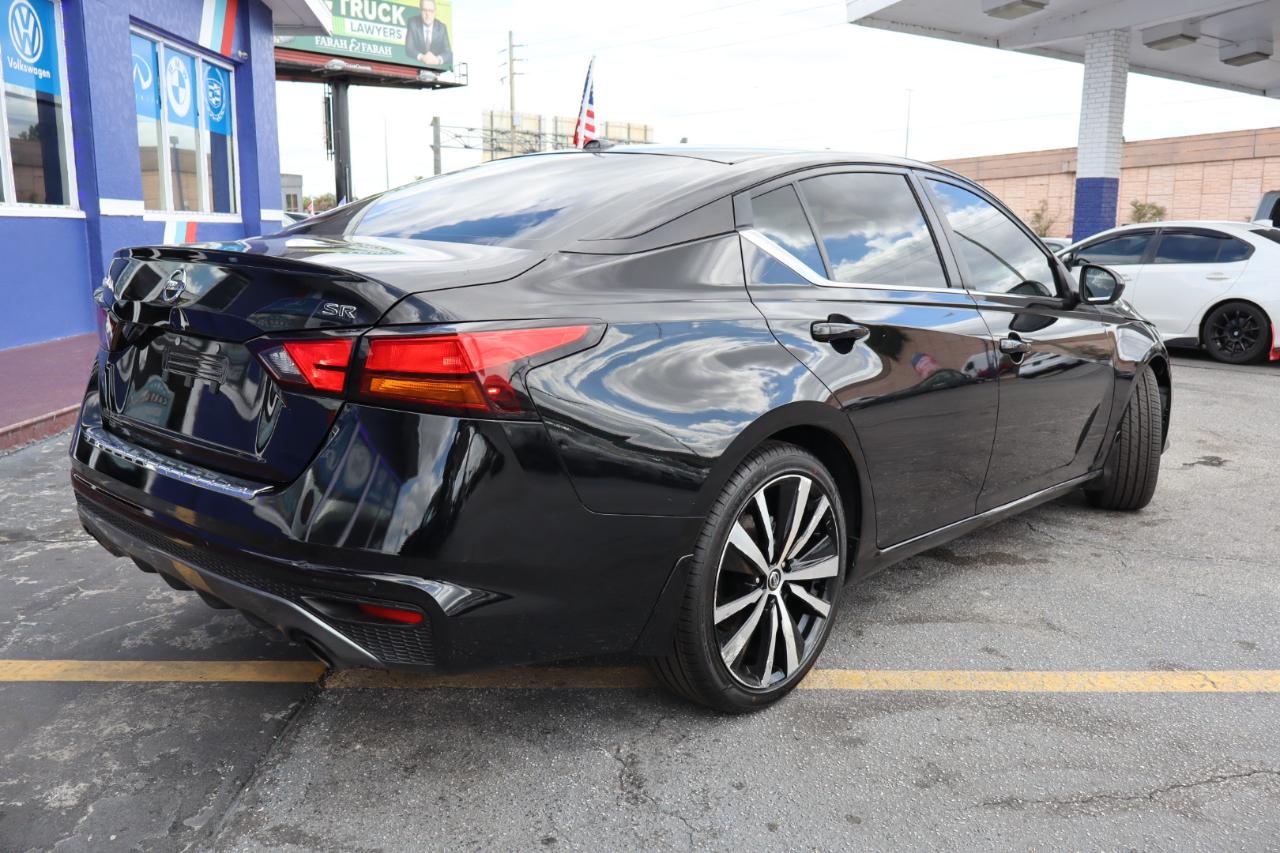 Nissan Altima 2.5 SR Sedan 2022