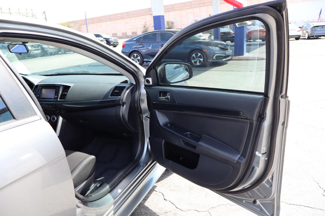 Mitsubishi Lancer ES 2.0 FWD CVT 2017