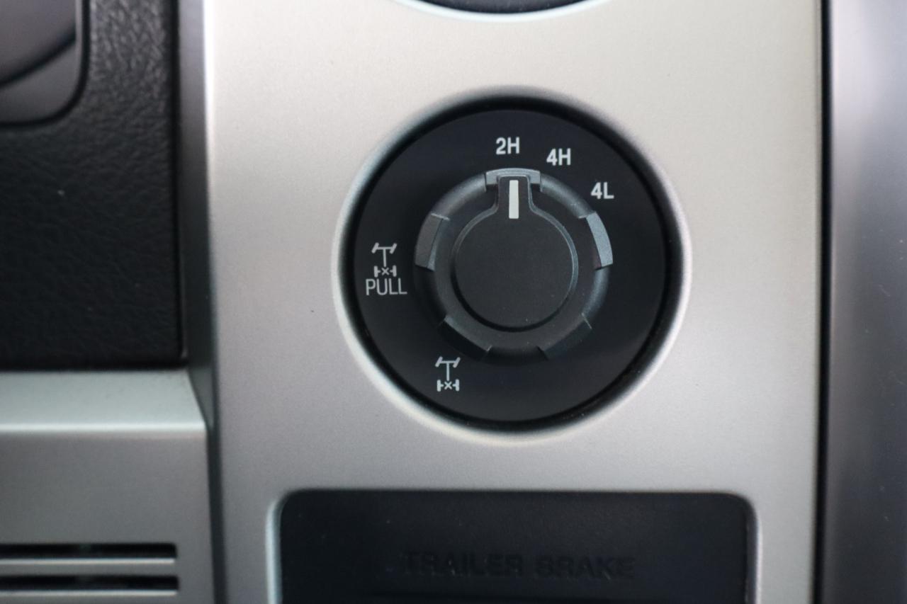 Ford F-150 4WD SuperCrew 145" SVT Raptor 2013