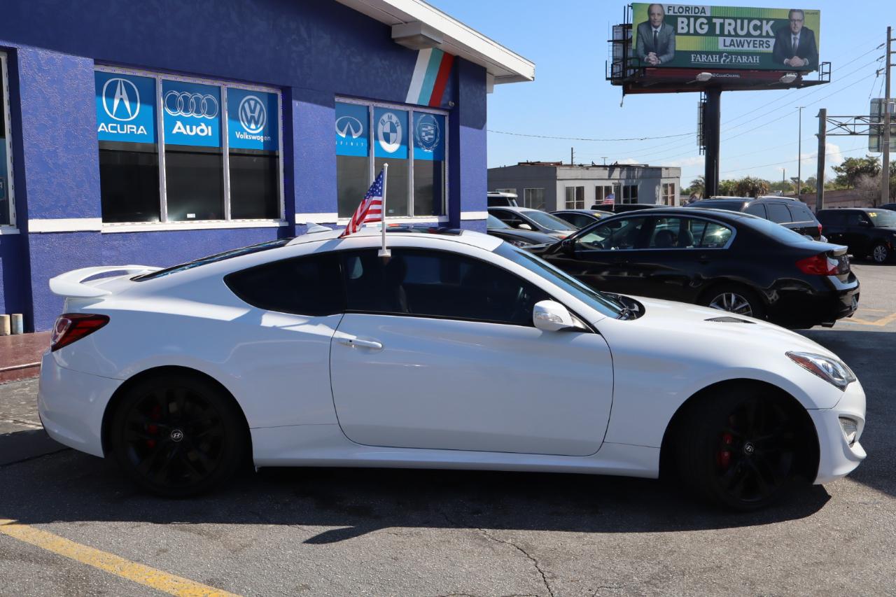 Hyundai Genesis Coupe 2dr 3.8L Auto Ultimate w/Tan Seats 2016