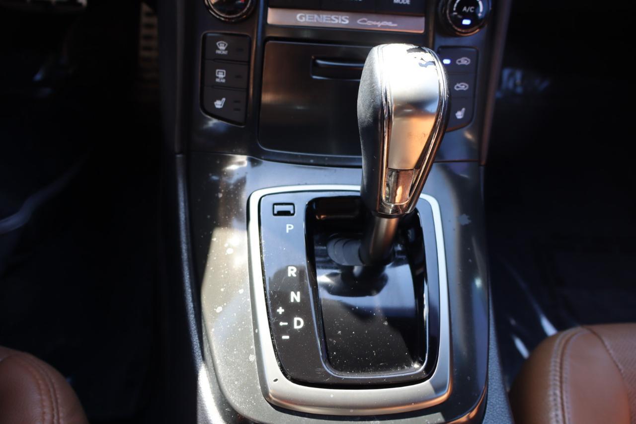 Hyundai Genesis Coupe 2dr 3.8L Auto Ultimate w/Tan Seats 2016