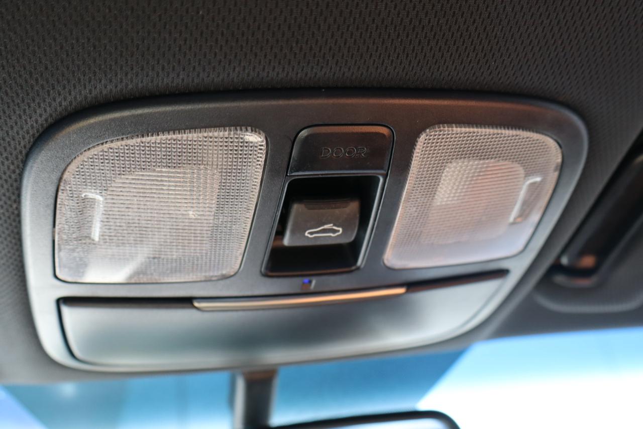 Hyundai Genesis Coupe 2dr 3.8L Auto Ultimate w/Tan Seats 2016