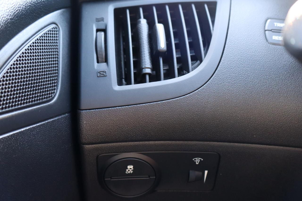 Hyundai Genesis Coupe 2dr 3.8L Auto Ultimate w/Tan Seats 2016