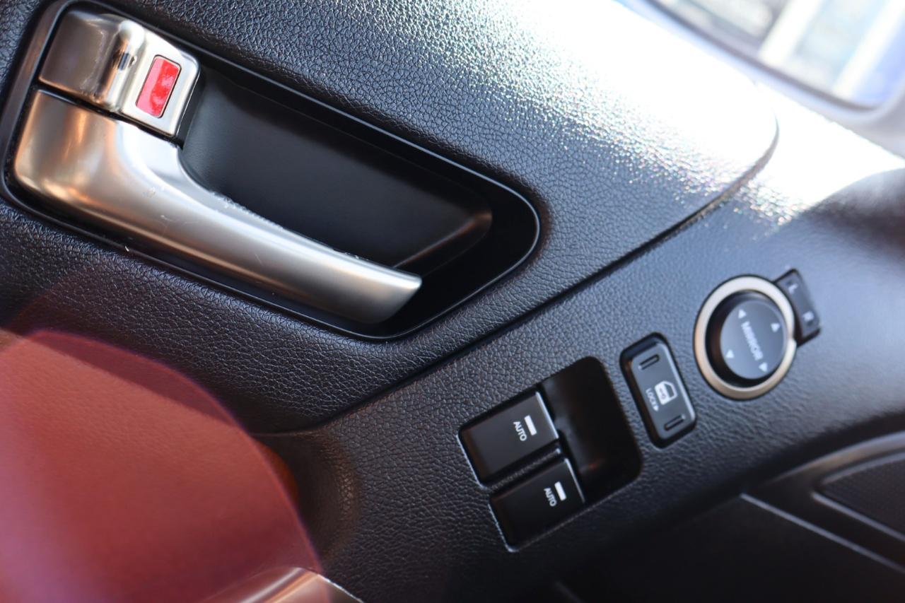 Hyundai Genesis Coupe 2dr 3.8L Auto Ultimate w/Tan Seats 2016