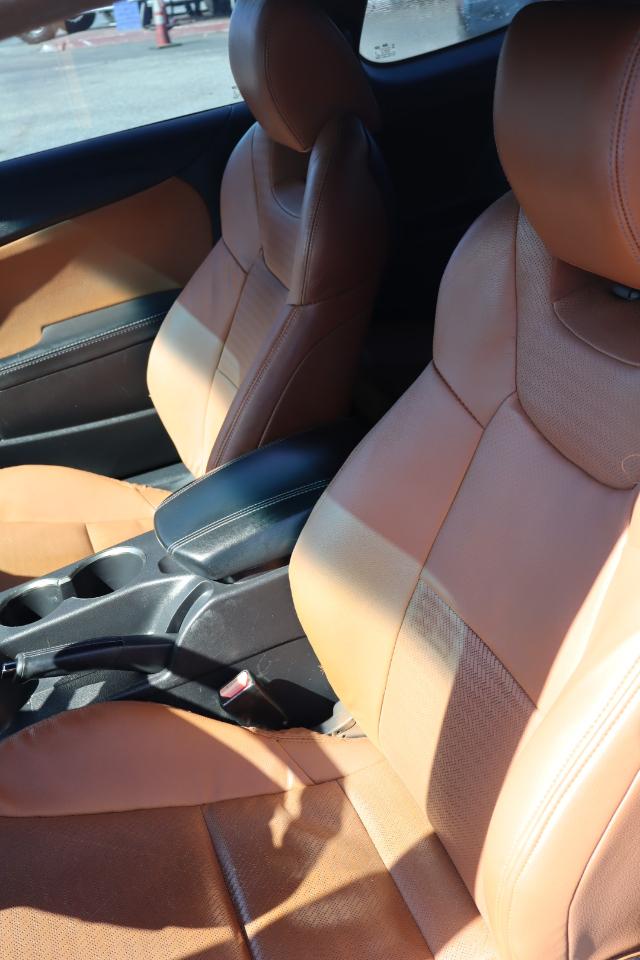 Hyundai Genesis Coupe 2dr 3.8L Auto Ultimate w/Tan Seats 2016