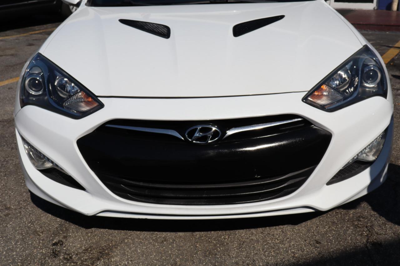 Hyundai Genesis Coupe 2dr 3.8L Auto Ultimate w/Tan Seats 2016