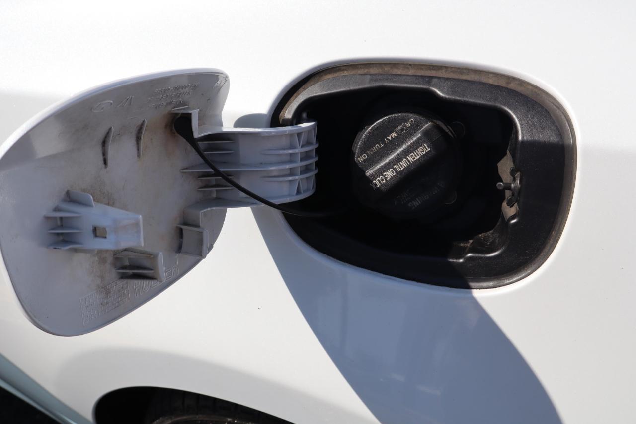 Hyundai Genesis Coupe 2dr 3.8L Auto Ultimate w/Tan Seats 2016