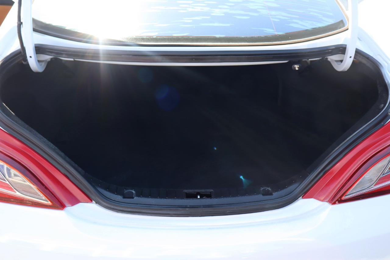 Hyundai Genesis Coupe 2dr 3.8L Auto Ultimate w/Tan Seats 2016