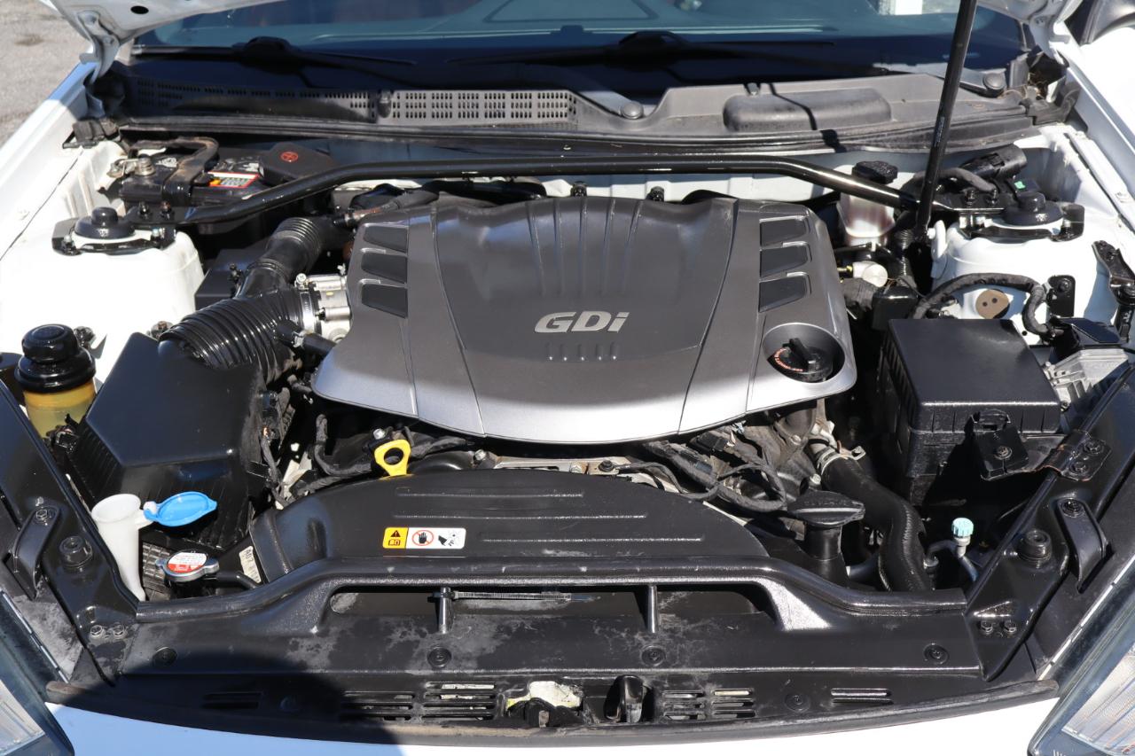 Hyundai Genesis Coupe 2dr 3.8L Auto Ultimate w/Tan Seats 2016