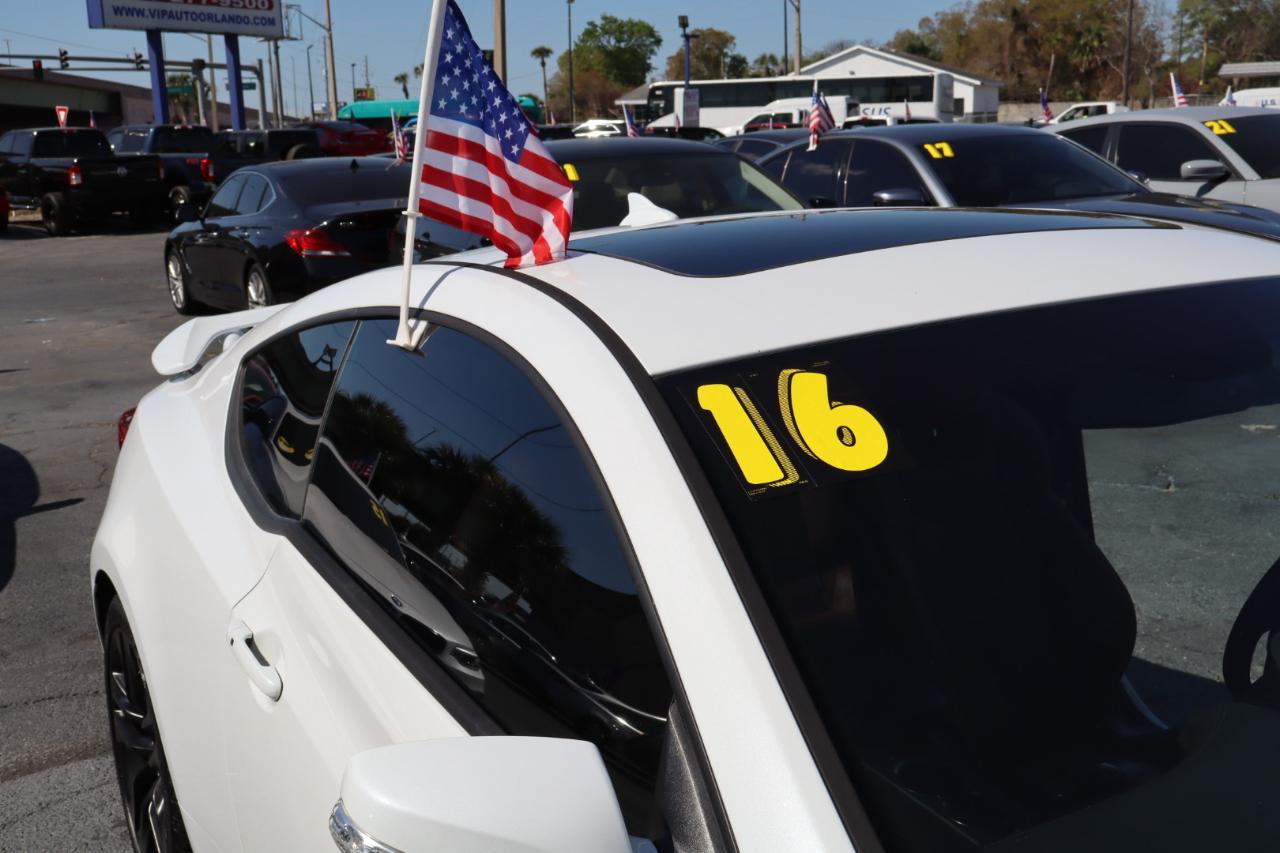 Hyundai Genesis Coupe 2dr 3.8L Auto Ultimate w/Tan Seats 2016