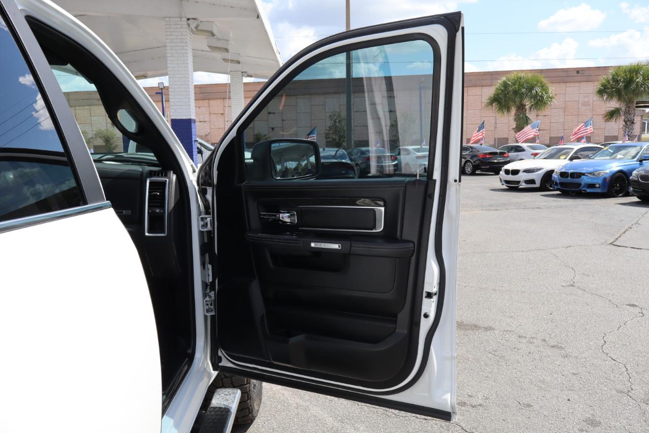 RAM 1500 Limited 4x4 Crew Cab 5'7" Box 2017