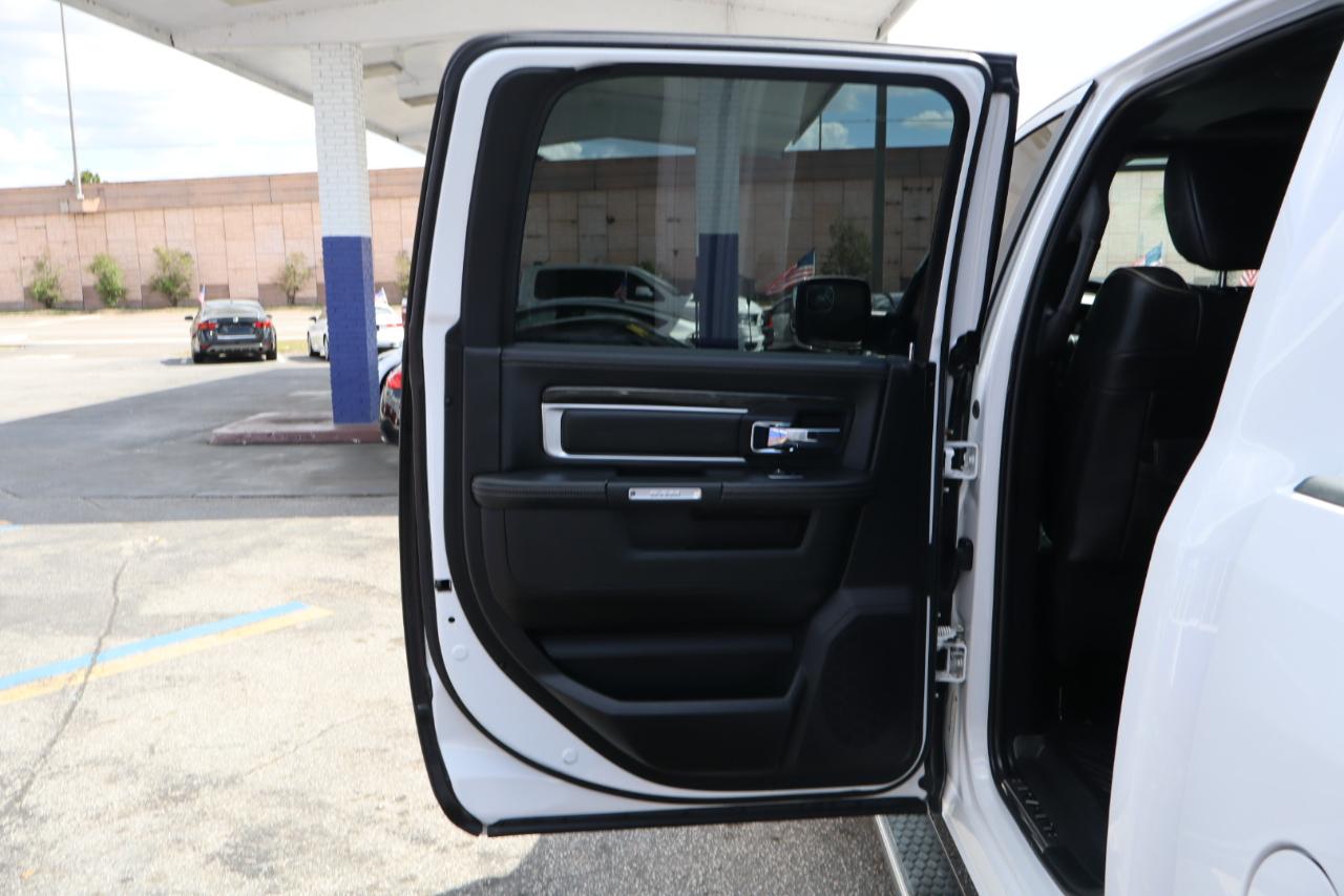 RAM 1500 Limited 4x4 Crew Cab 5'7" Box 2017