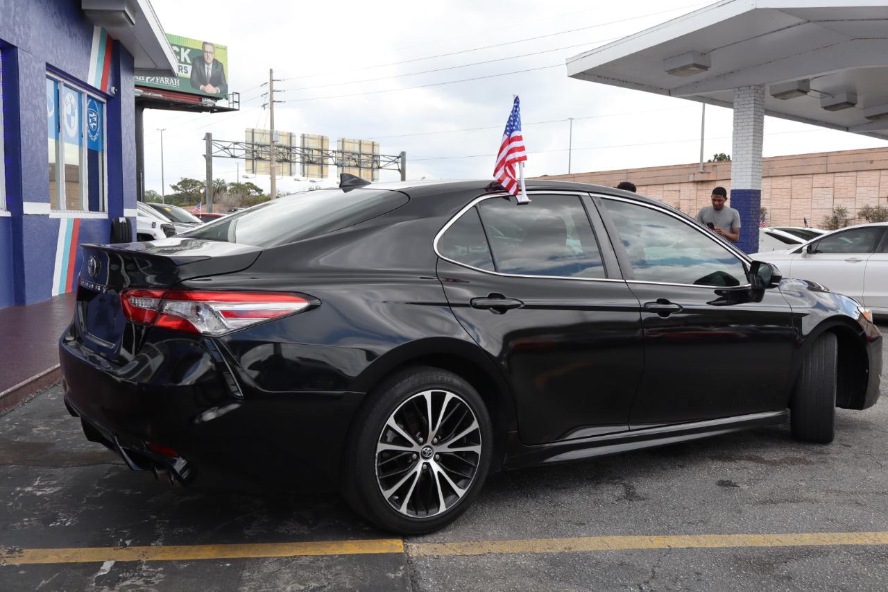 Toyota Camry XLE Auto (Natl) 2019