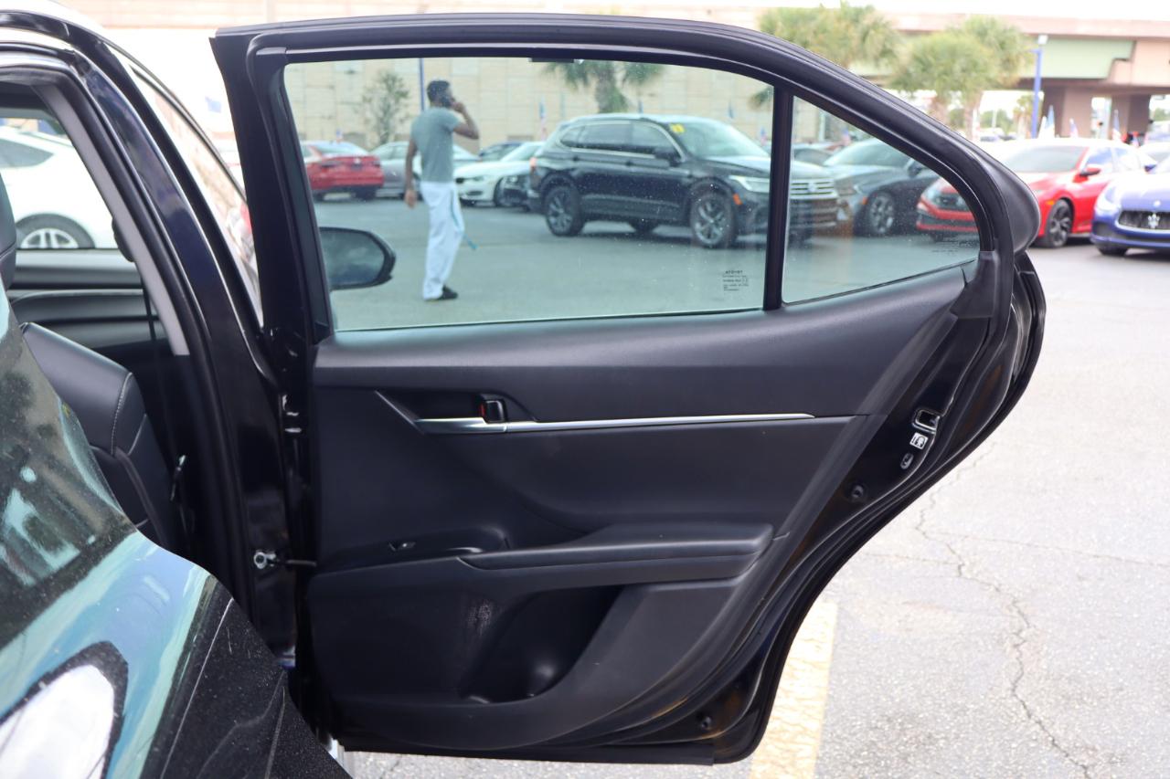 Toyota Camry XLE Auto (Natl) 2019