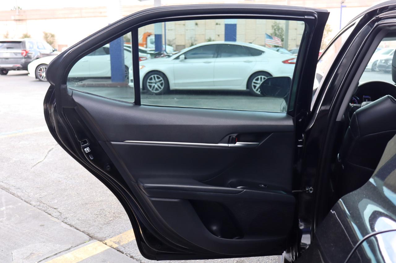 Toyota Camry XLE Auto (Natl) 2019